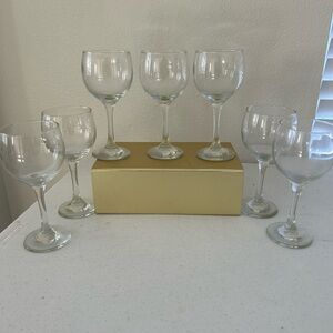 Elegant Clear Stemmed Wine Glass Set